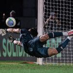 Léo Jardim durante classificação do Vasco