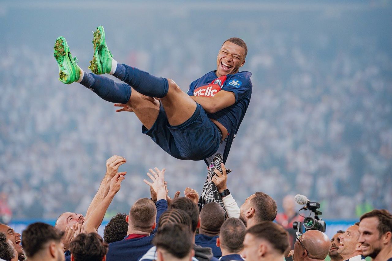 Mbappé durante festa do título