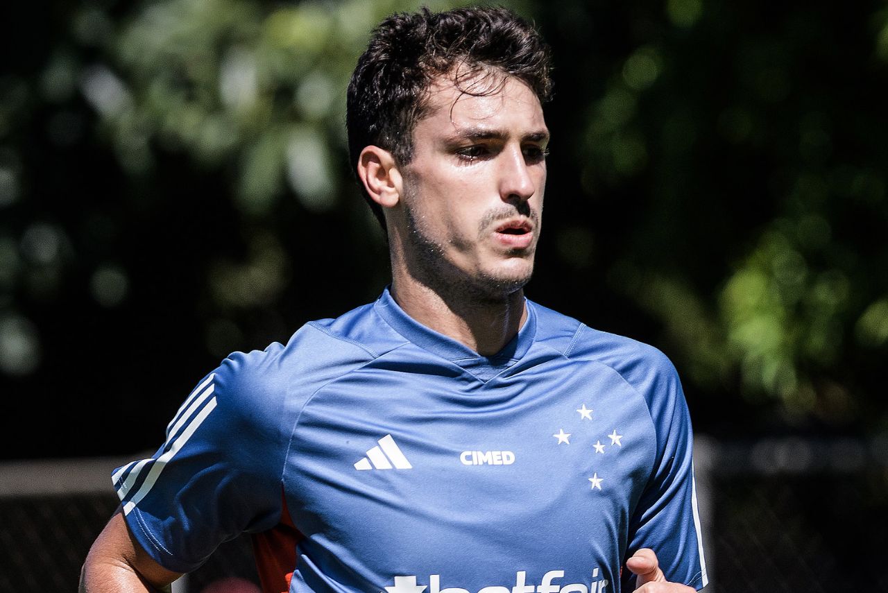 Dinenno em treino do Cruzeiro