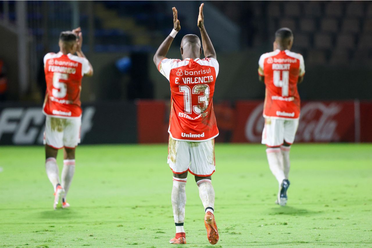 Jogadores do Internacional na Arena Barueri
