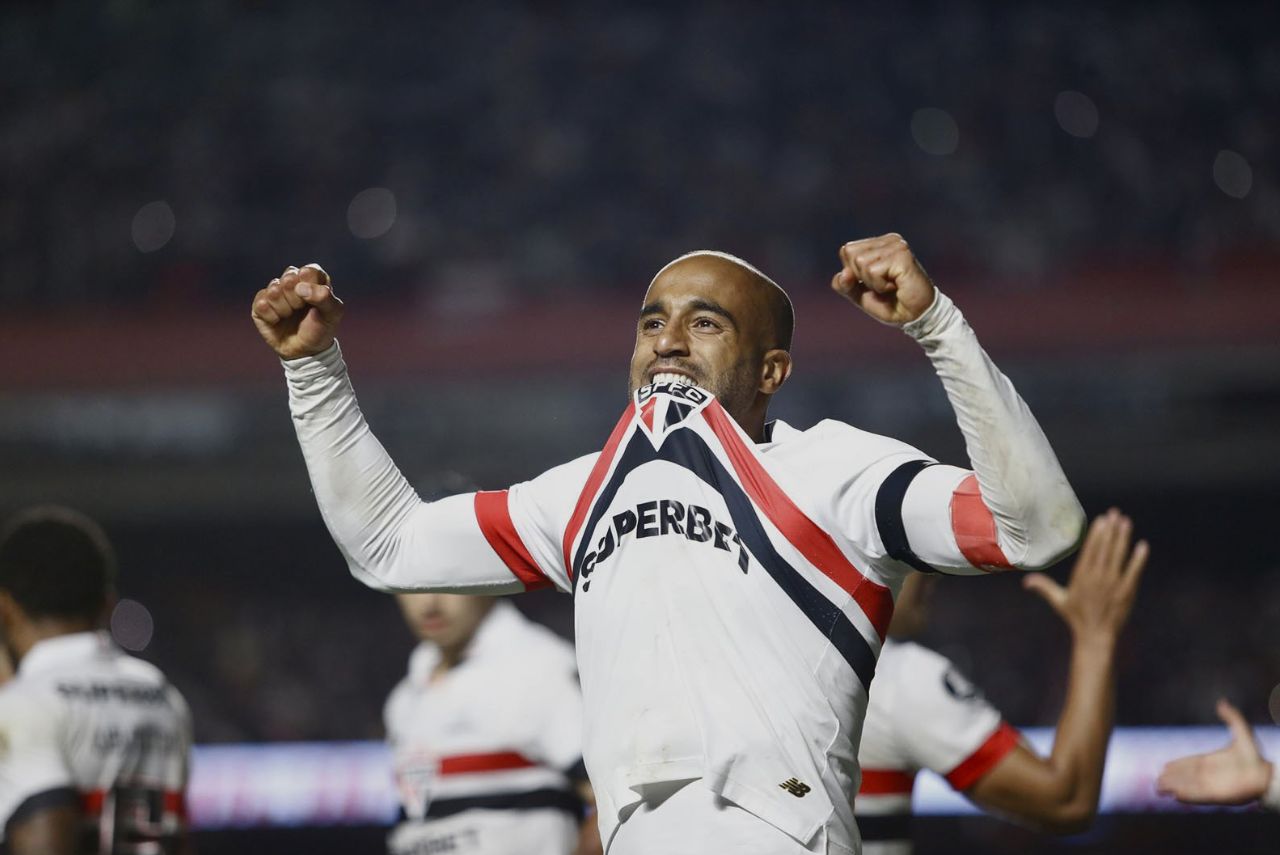 Lucas comemora gol pelo São Paulo