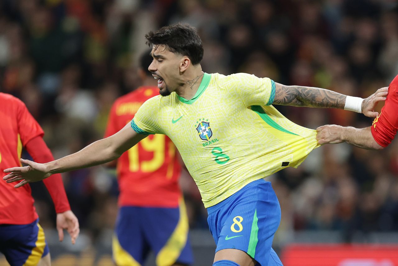 Lucas Paquetá durante amistoso contra a Espanha