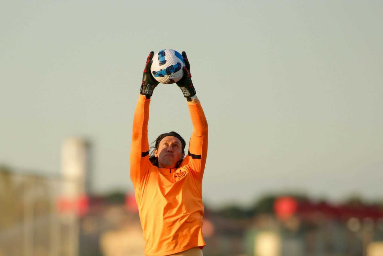 Goleiro Cássio Ramos, alvo do Cruzeiro, em treino do Corinthians em 2022