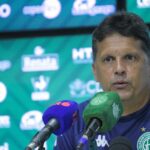 Londrina: Treinador Claudinei Oliveira em entrevista coletiva no Guarani em 2024