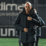 Treinador português João Pedro Sousa, alvo do Cuiabá, em jogo do Famalicão