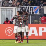 Jogadores do Fluminense comemoram gol contra o Colo-Colo