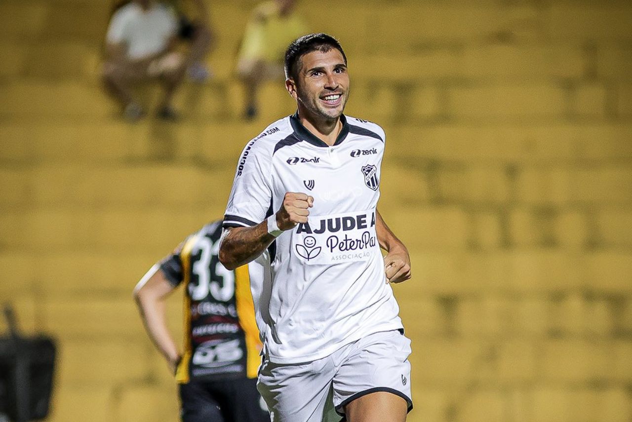 Lucas Mugni comemora gol pelo Ceará