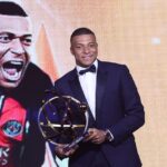 Mbappé recebeu o prêmio de craque da Ligue 1