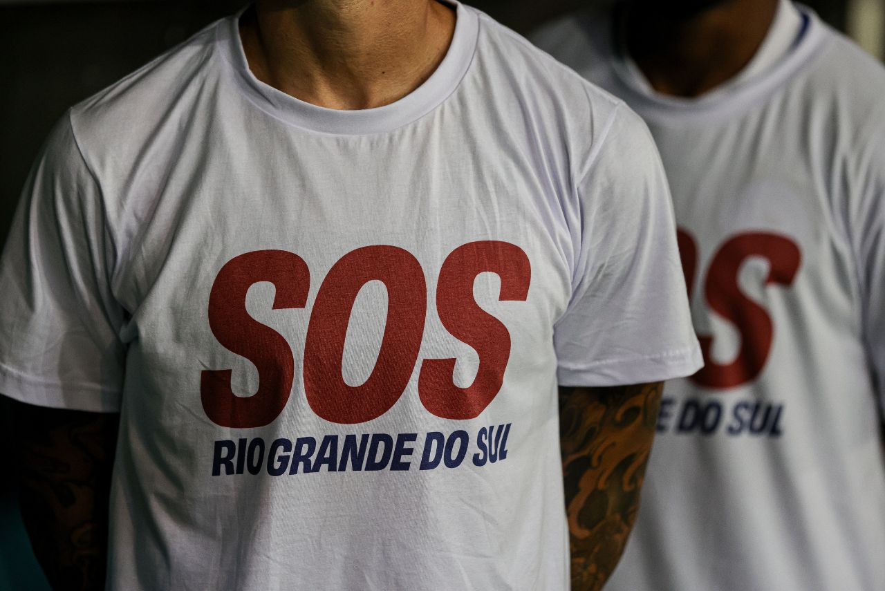 Ação do Bahia no jogo contra o Bragantino. Vitória também defende paralisação