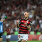 Cebolinha comemora 3º gol do Flamengo contra o Bolívar