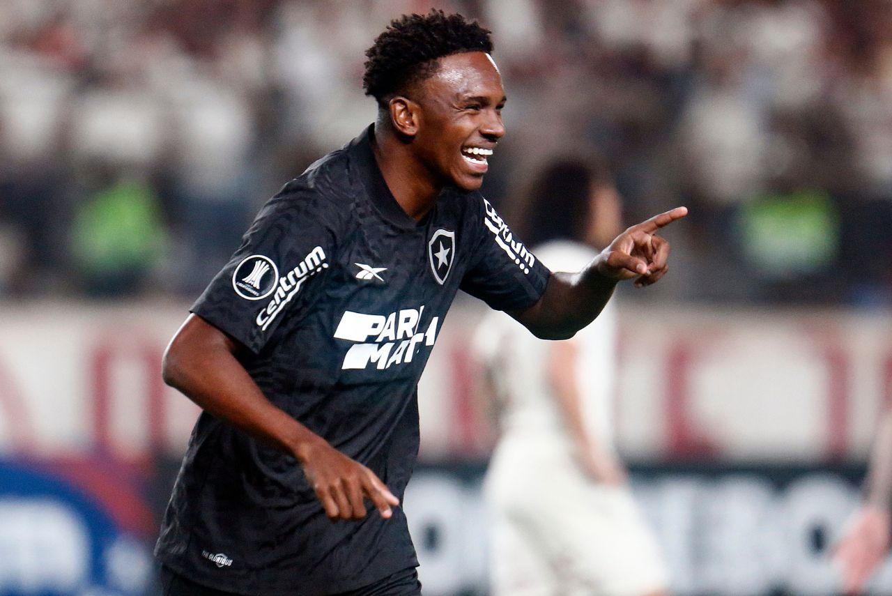 Jeffinho comemora gol pelo Botafogo