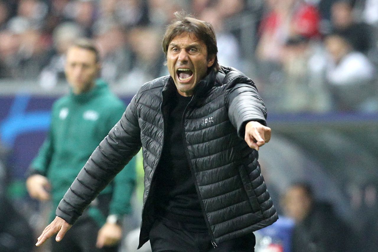 Antonio Conte é o novo técnico do Napoli