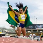 Atleta Fernanda Yara da Silva comemora ouro no Mundial de Atletismo Paralímpico Kobe-2024