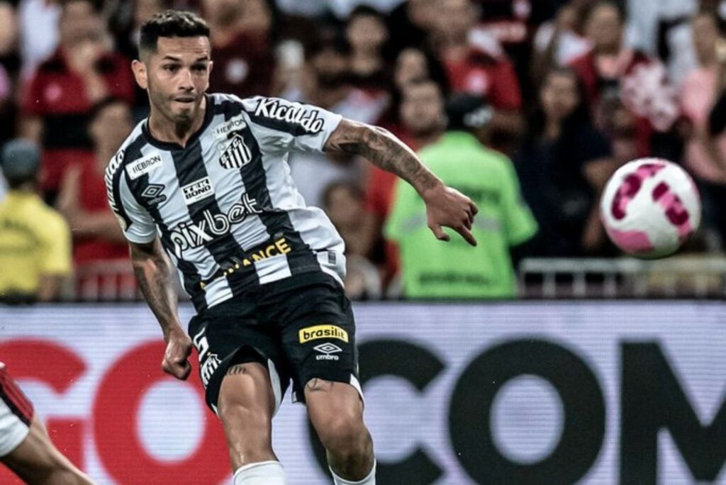 Meia Gabriel Carabajal, em jogo do Santos em 2022