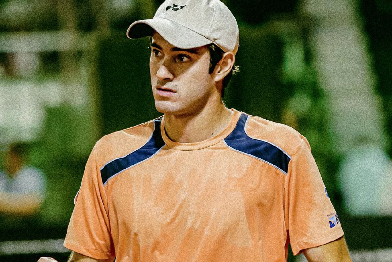 Tenista Gustavo Heide em jogo do ATP Challenger de Assunção 2024