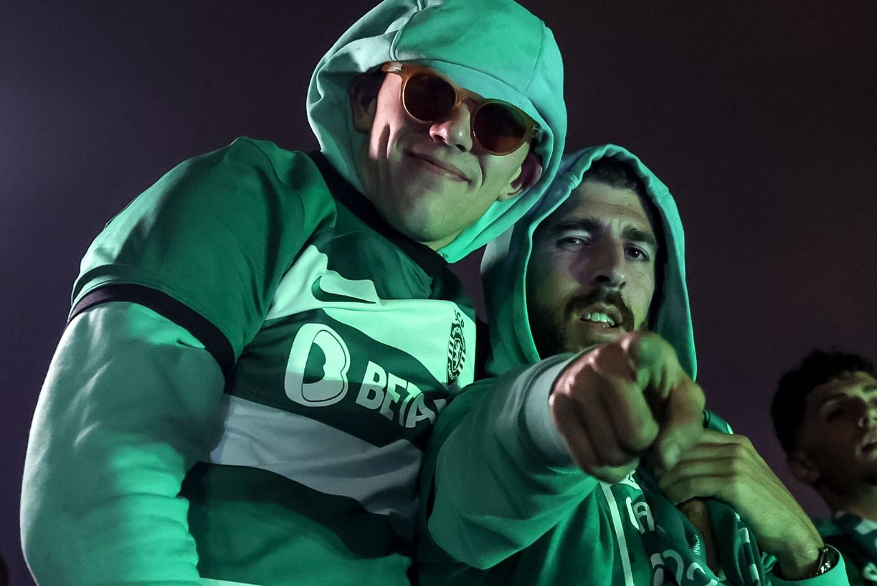 Viktor Gyökeres e Paulinho em comemoração no Sporting