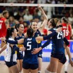 Jogadoras da Itália comemoram contra a Turquia na VNL 2024