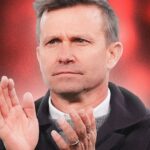 Treinador Jesse Marsch em foto de apresentação na Seleção do Canadá