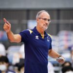 Treinador Marcos Miranda, alvo do Praia Clube, em jogo da Seleção de Vôlei da Austrália