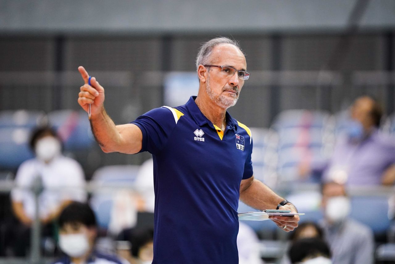 Treinador Marcos Miranda, alvo do Praia Clube, em jogo da Seleção de Vôlei da Austrália