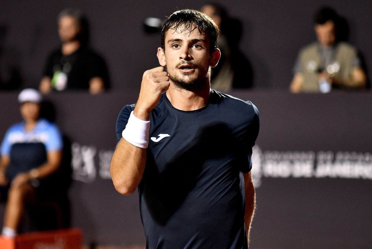 Tenista Mariano Navone em jogo do Rio Open 2024