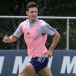 Meia Matheus Vital em treino do Cruzeiro em 2024