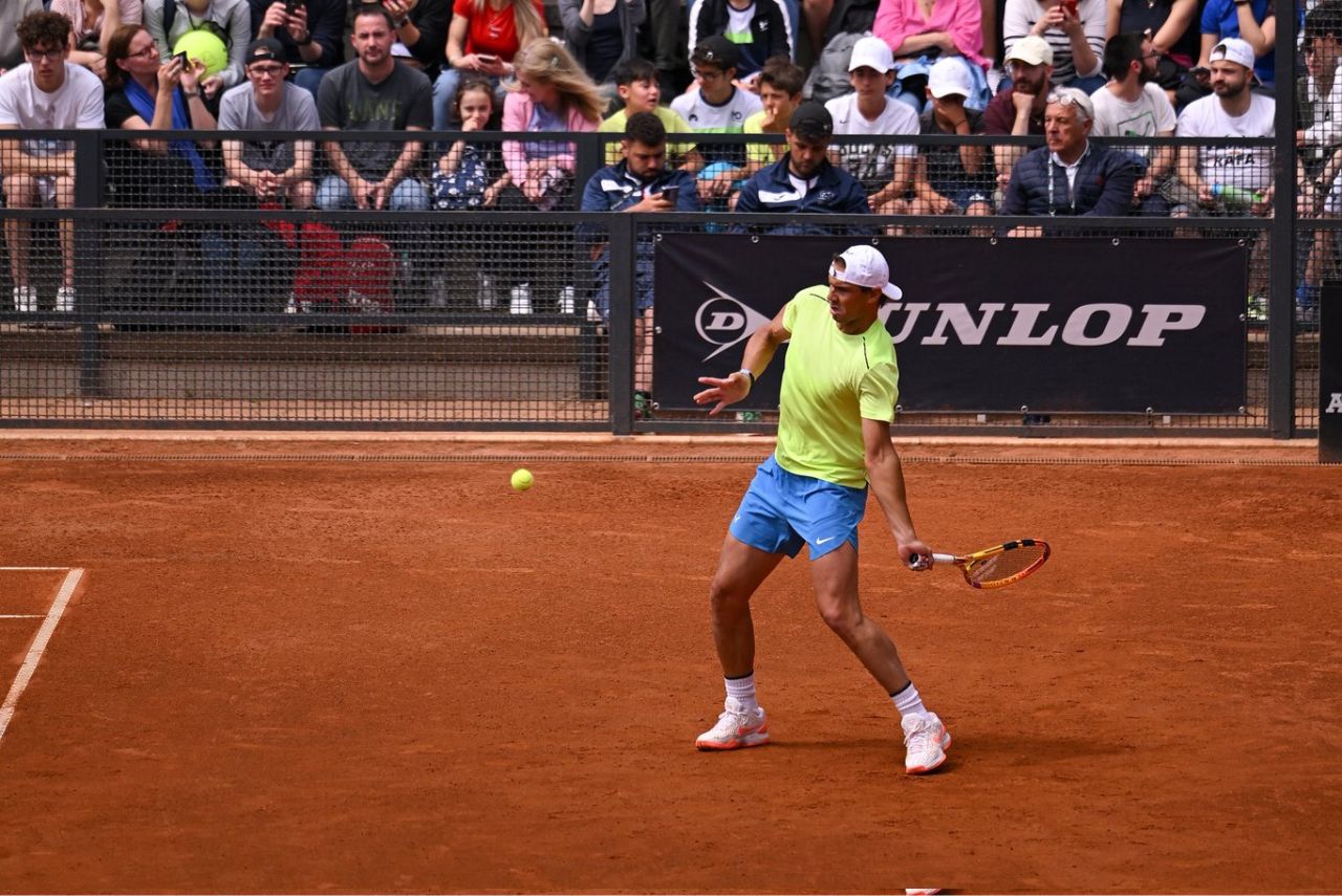 Tenista Rafael Nadal em jogo do Masters 1000 de Roma