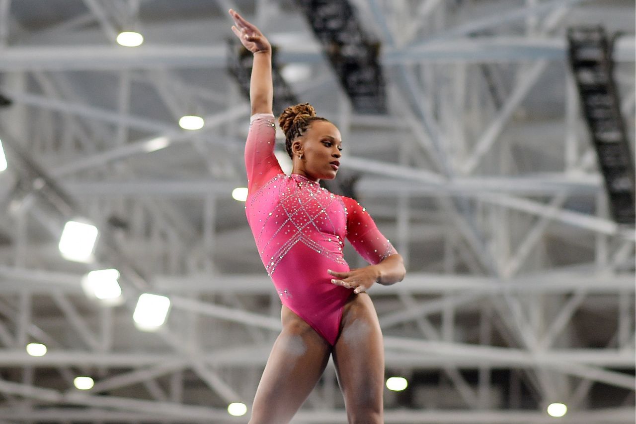 Ginasta Rebeca Andrade em prova da trave no Troféu de Jesolo 2024