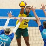 Ponteiro Ricardo Lucarelli em jogo da VNL 2024 entre Brasil e Argentina