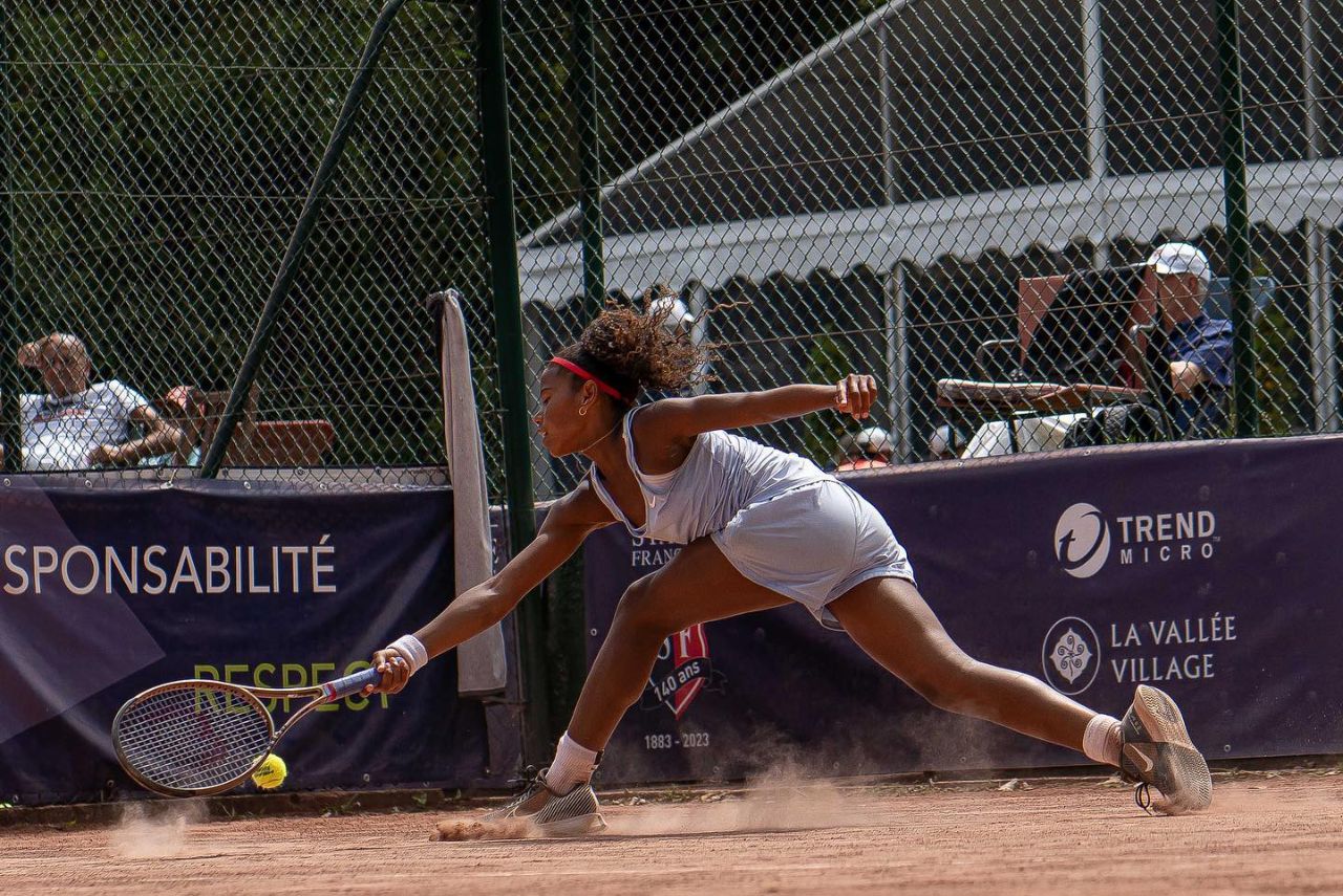 Roland Garros: Tenista Victoria Barros em jogo do Open Stade Français 2024
