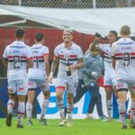 Luciano comemora gol no jogo Vitória x São Paulo