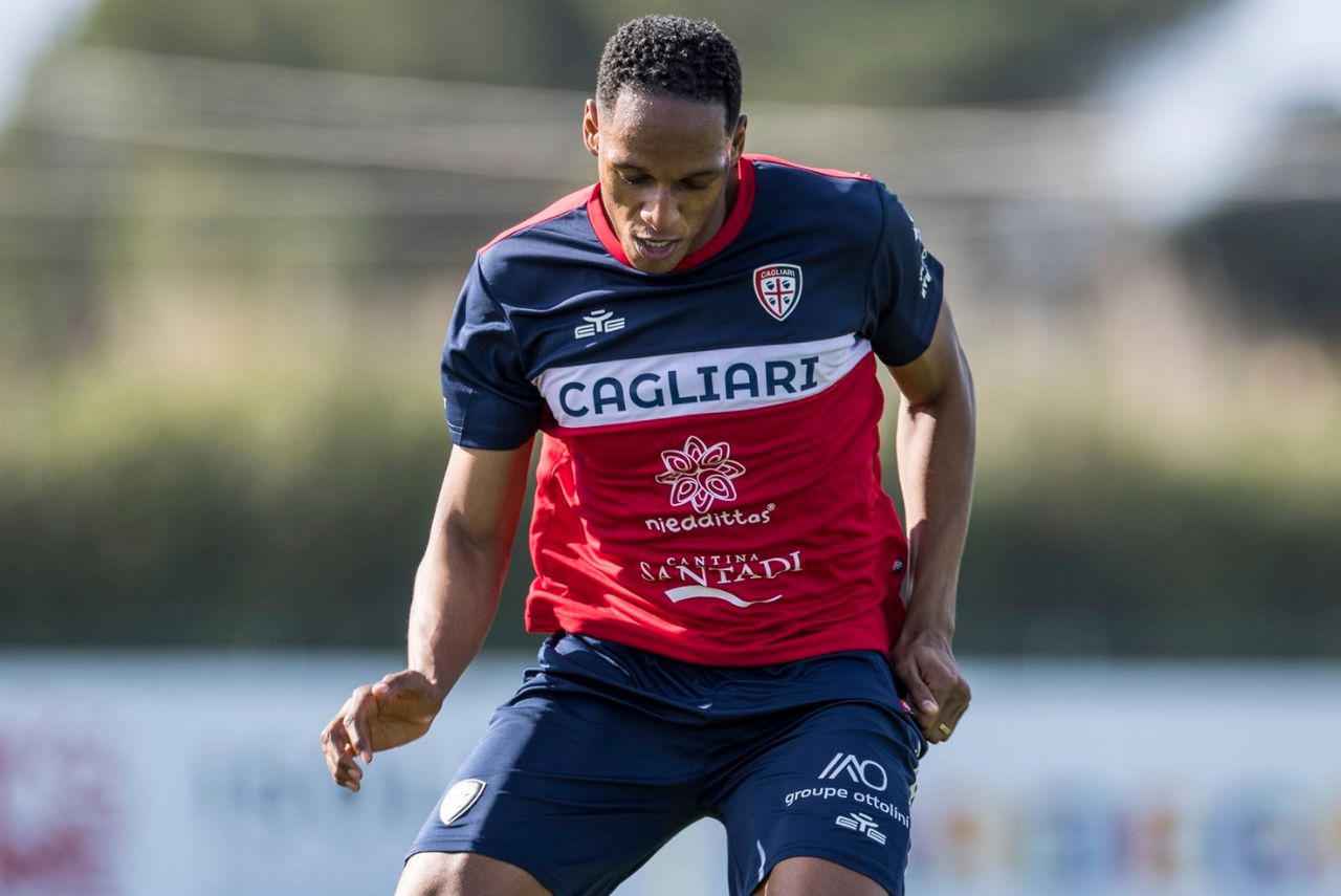 Cruzeiro: Zagueiro Yerry Mina em treino do Cagliari em 2024