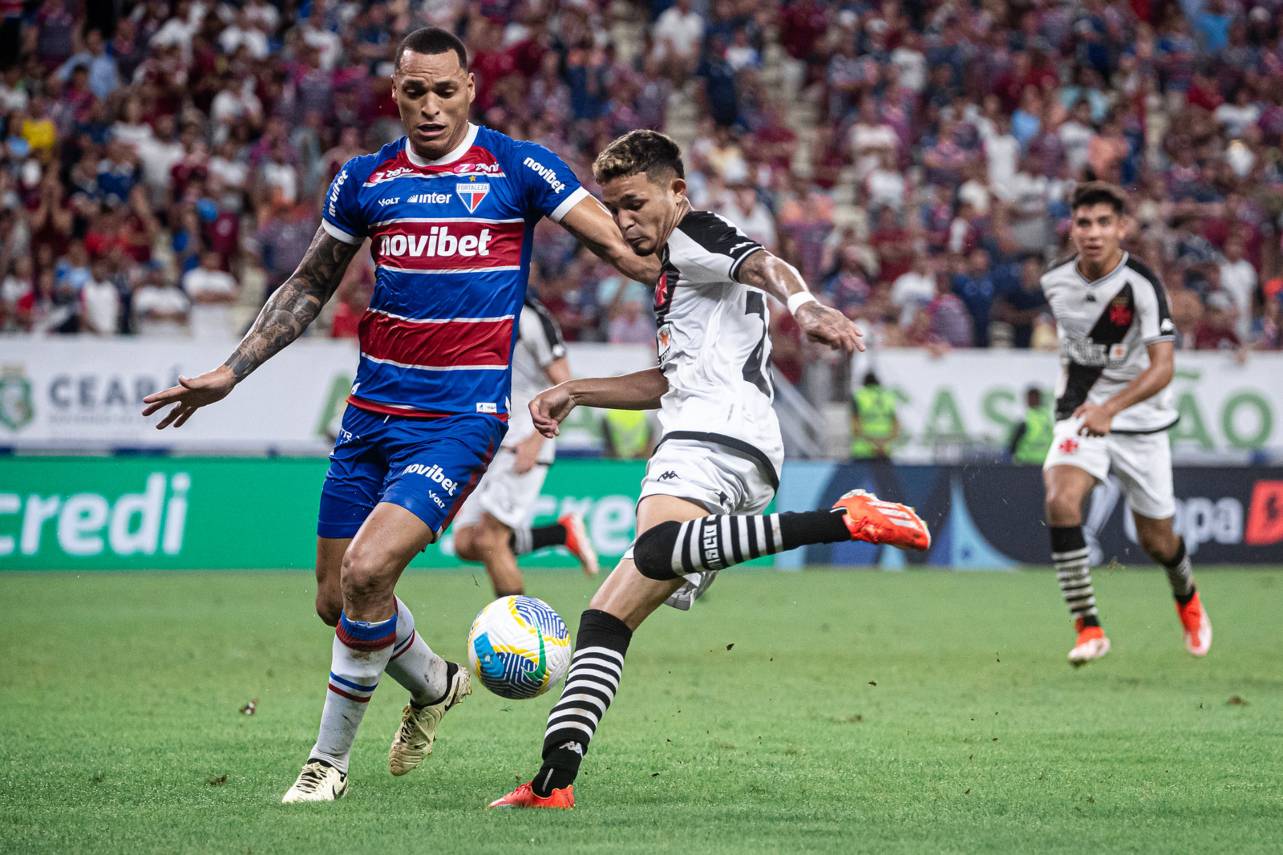 Adson saiu machucado do confronto contra o Vitória. Foto: Leandro Amorim/Vasco