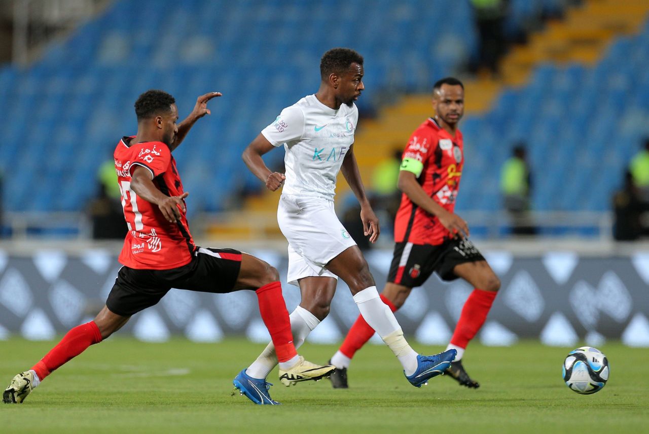 Al-Riyadh e Al-Nassr ficaram no empate pelo Campeonato Saudita (Foto: Reprodução)