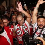 Alex foi recebido com grande festa na Turquia (Foto: Reprodução)