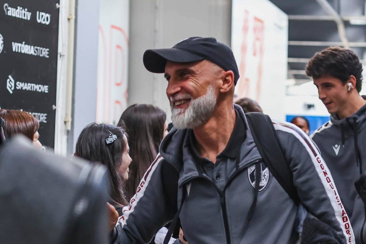 Álvaro Pacheco atualmente comanda o VFitória de Guimarães. Foto: Reprodução/Facebook