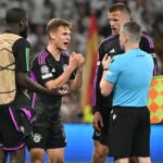 Jogadores do Bayern de Munique questionaram a arbitragem (Foto: Javier Soriano/AFP)