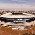 Arena do Grêmio foi atingida pelas fortes chuvas (Foto: Carlos Fabal/AFP)