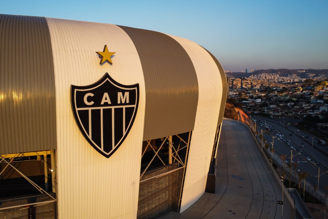 Atlético-MG cobra valores referentes a transferência de jogadores (Foto: Pedro Souza/CAM)