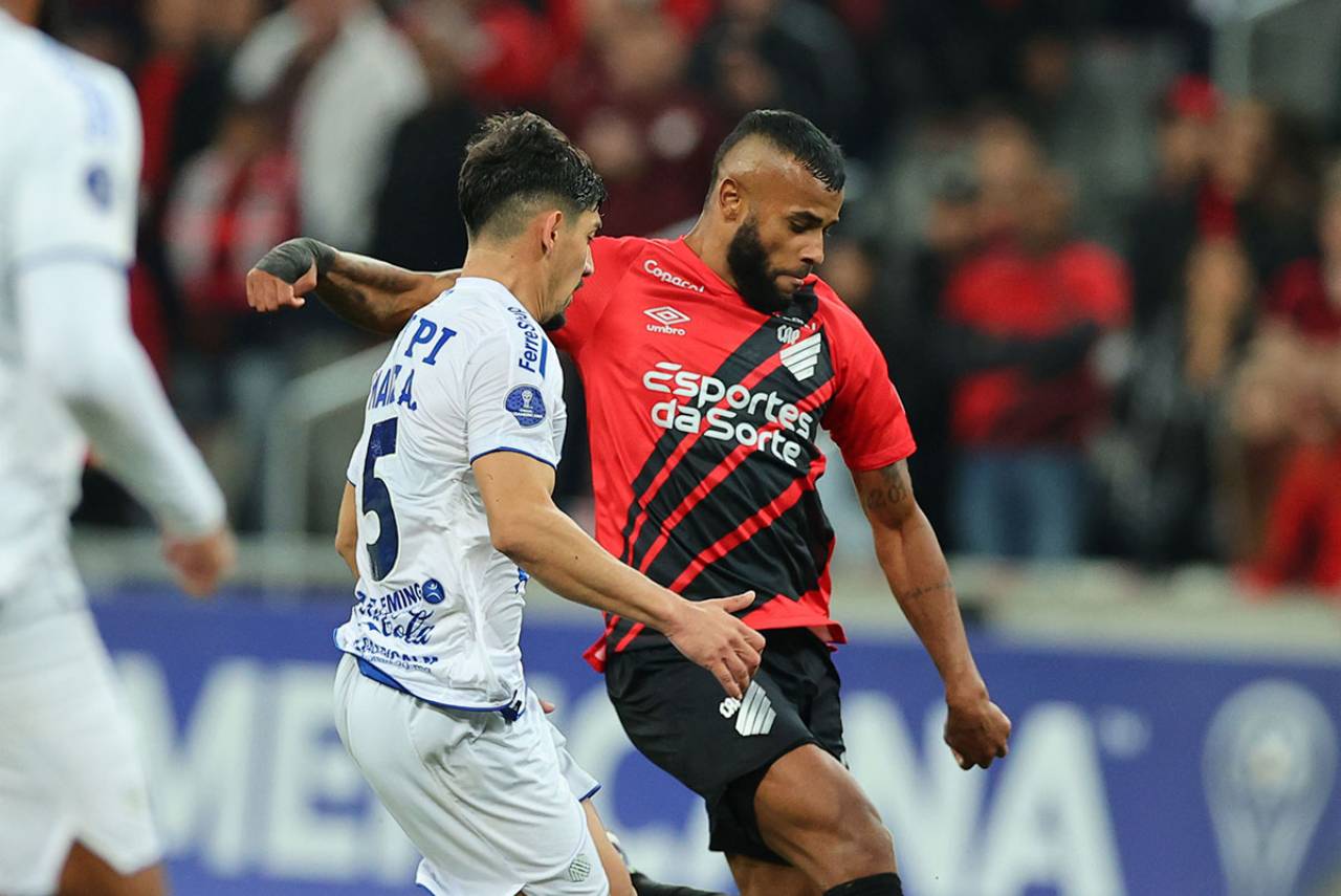 O Athletico Paranaense vai precisar disputar um playoff. Foto: Reproduçâo/X