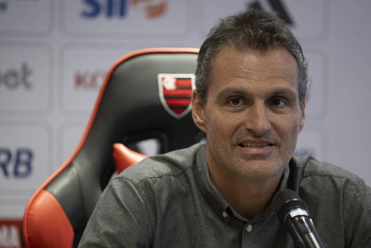 Diretor do Flamengo não quer paralisar o Brasileirão. Foto: Mauro Pimentel/AFP