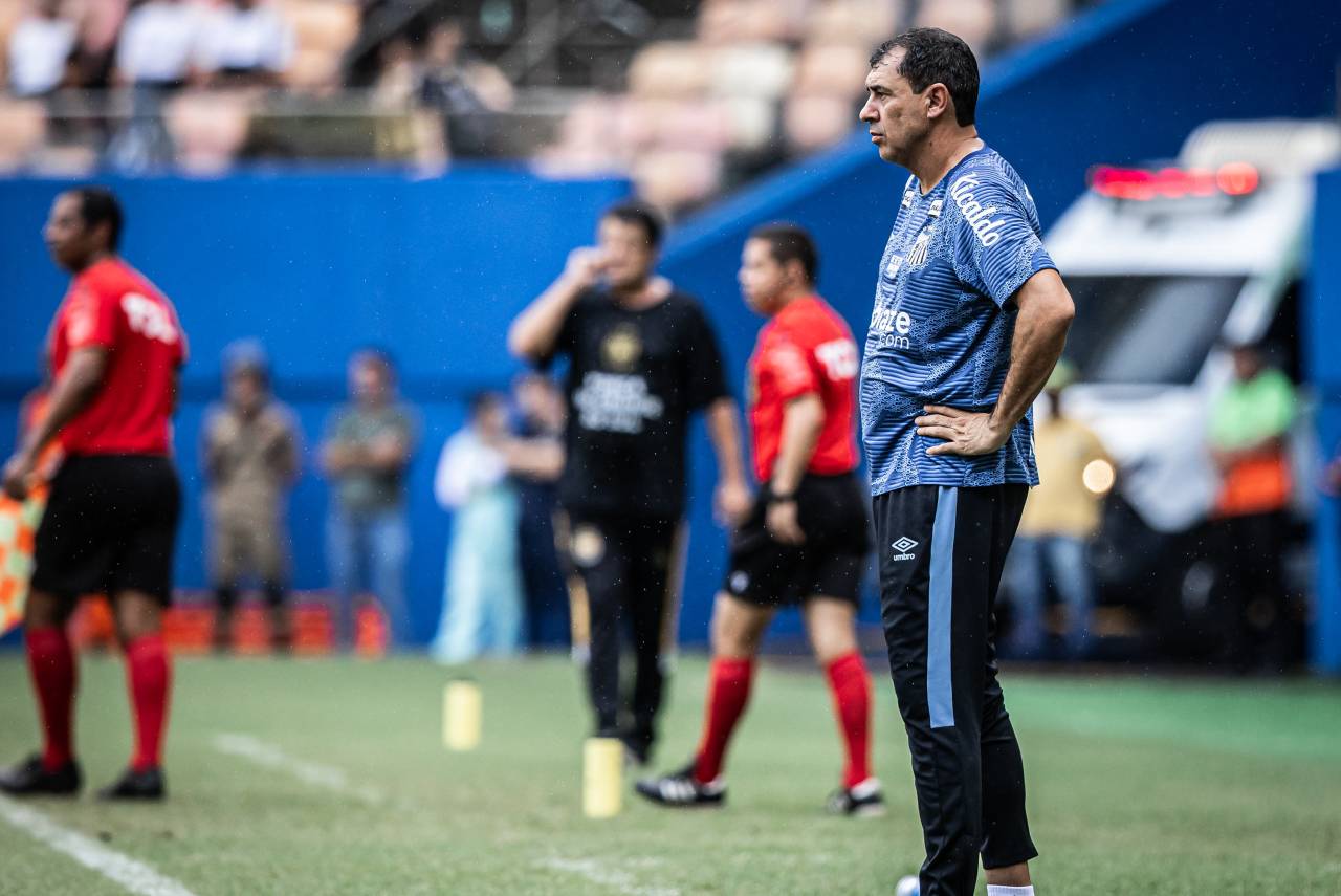 Carille ficou insatisfeito com rendimento da equipe. Foto: Raul Baretta/ Santos FC.