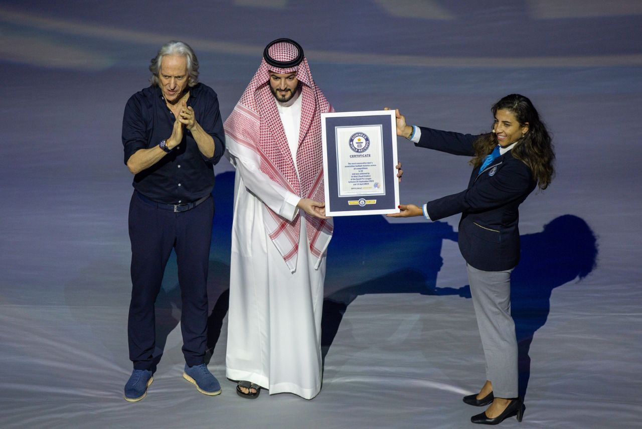 Al-Hilal recebeu certificado do Guinness Book (Foto: Reprodução)