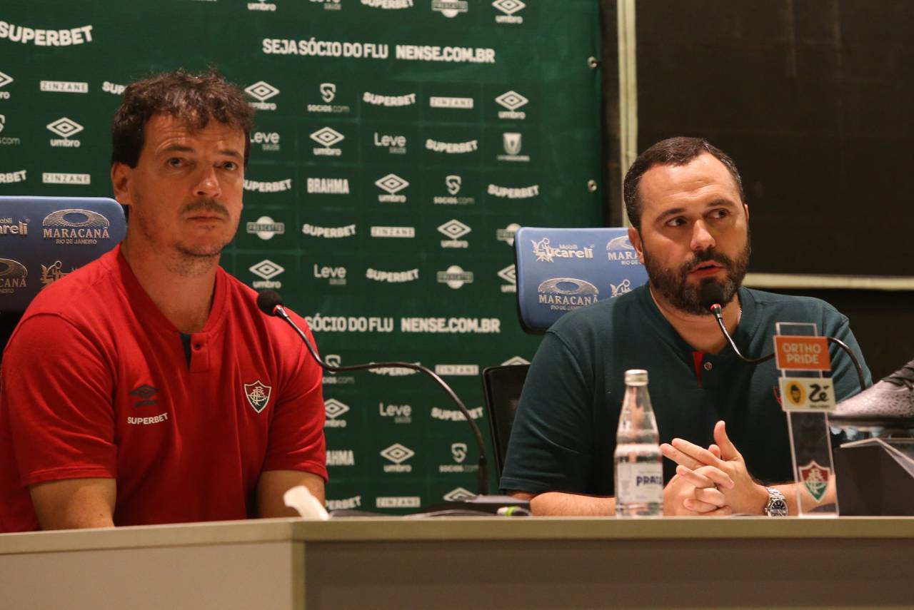Fernando Diniz chegou no Fluminense em 2022. Foto: LUCAS MERÇON e MARCELO GONÇALVES / FLUMINENSE FC