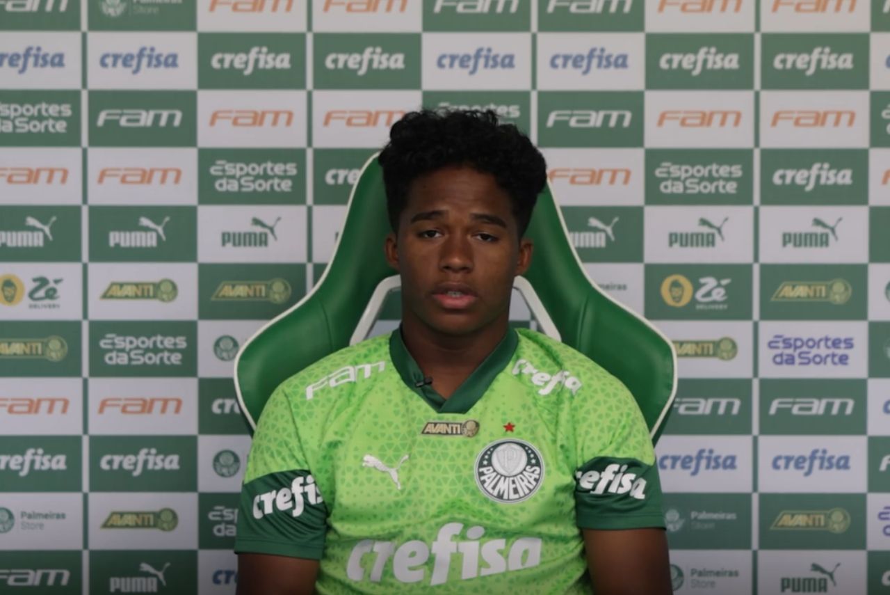 Endrick concedeu coletiva após a convocação (Foto: OneFootball/Reprodução)