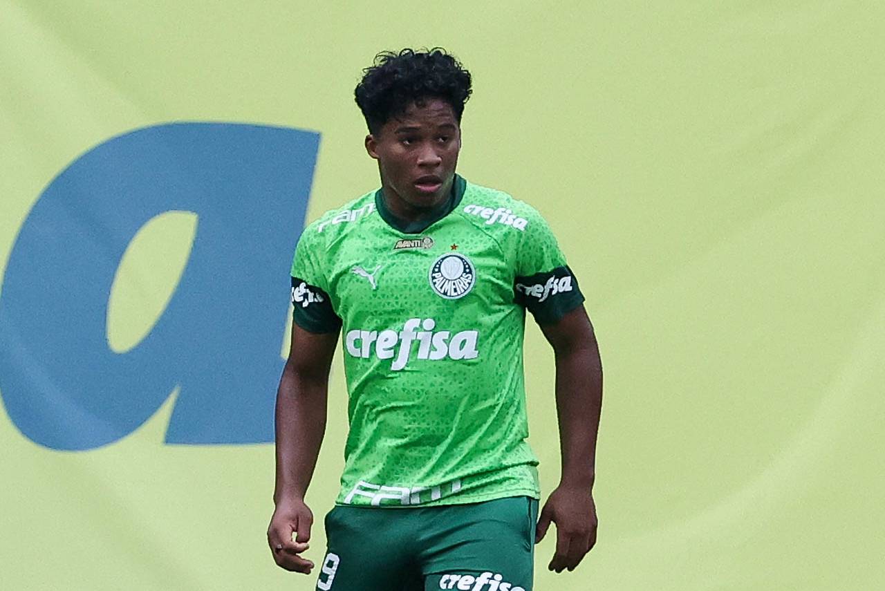 Endrick durante o treino do Palmeiras nesta terça-feira (28). Foto: Cesar Greco/Palmeiras