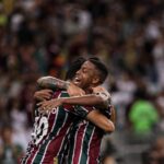 Ganso e Keno se abraçam no gol do Fluminense. Foto: Lucas Merçon/Fluminense
