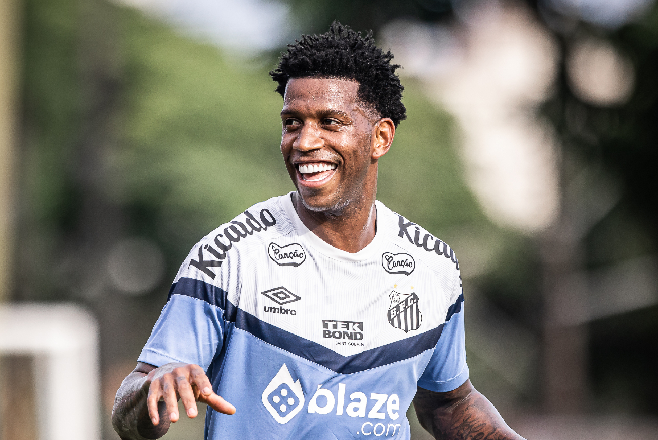 Gil, zagueiro do Santos