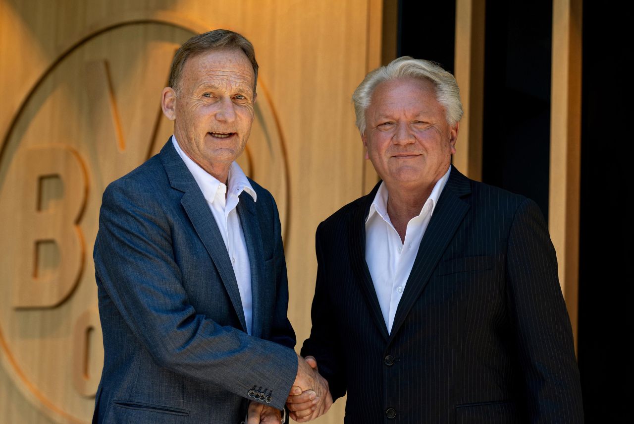 Hans-Joachim Watzke, CEO do Borussia Dortmund, e representante da Rheinmetall (Foto: Reprodução)