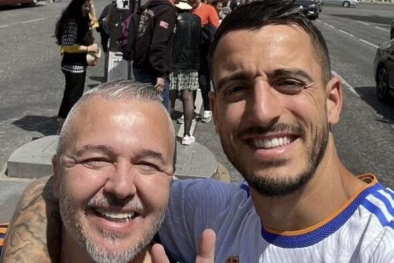 Joselu acompanhou o Real Madrid como torcedor na final da Champions em 2022 (Foto: Reprodução)
